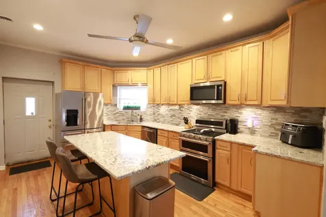 3651 South Giles Avenue Chicago IL 60653