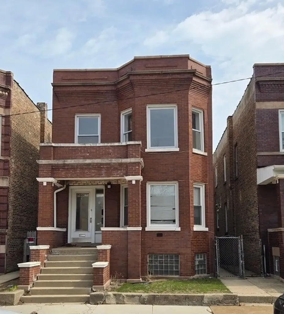7443 South Dante Avenue Chicago IL 60619