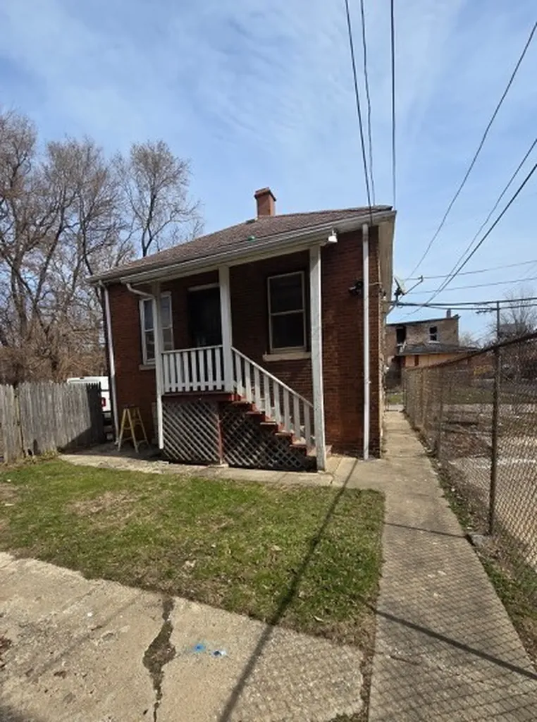 7443 South Dante Avenue Chicago IL 60619