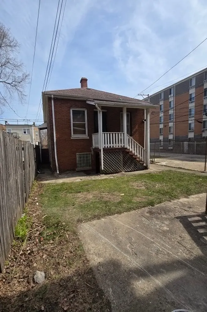 7443 South Dante Avenue Chicago IL 60619