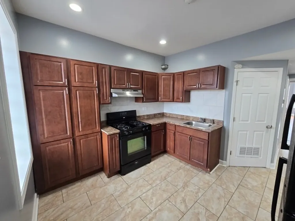 7443 South Dante Avenue Chicago IL 60619
