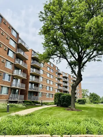 2211 South Stewart Avenue Lombard IL 60148