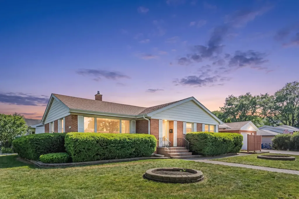 718 North Russel Mount Prospect IL 60056