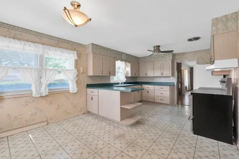718 North Russel Mount Prospect IL 60056