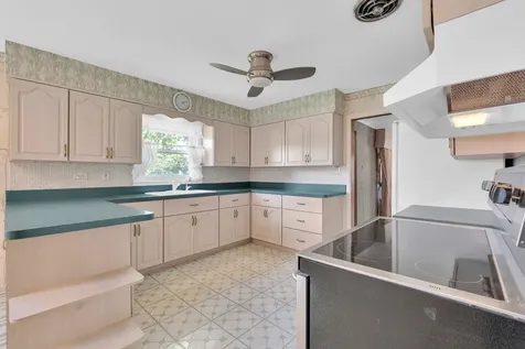 718 North Russel Mount Prospect IL 60056