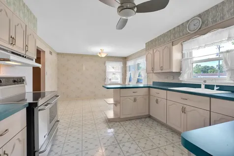 718 North Russel Mount Prospect IL 60056