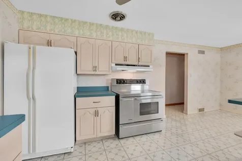 718 North Russel Mount Prospect IL 60056