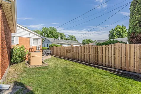 718 North Russel Mount Prospect IL 60056