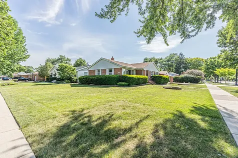 718 North Russel Mount Prospect IL 60056