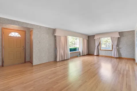 718 North Russel Mount Prospect IL 60056