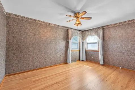 718 North Russel Mount Prospect IL 60056