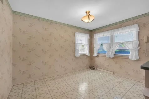 718 North Russel Mount Prospect IL 60056