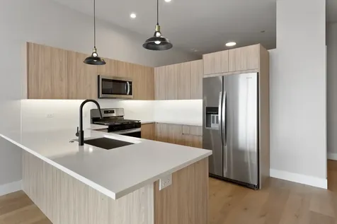 2505 West Farragut Avenue Chicago IL 60625