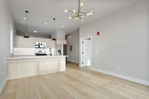 2505 West Farragut Avenue Chicago IL 60625