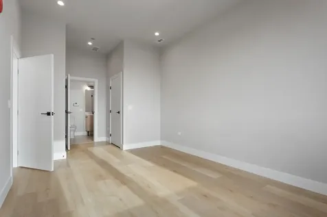2505 West Farragut Avenue Chicago IL 60625