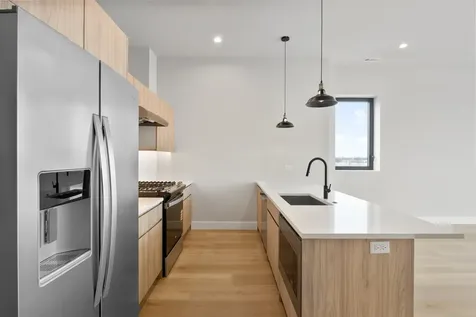 2505 West Farragut Avenue Chicago IL 60625