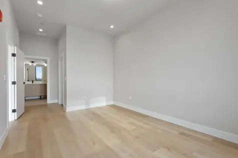2505 West Farragut Avenue Chicago IL 60625