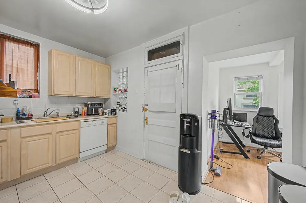 4450 North Mango Avenue Chicago IL 60630