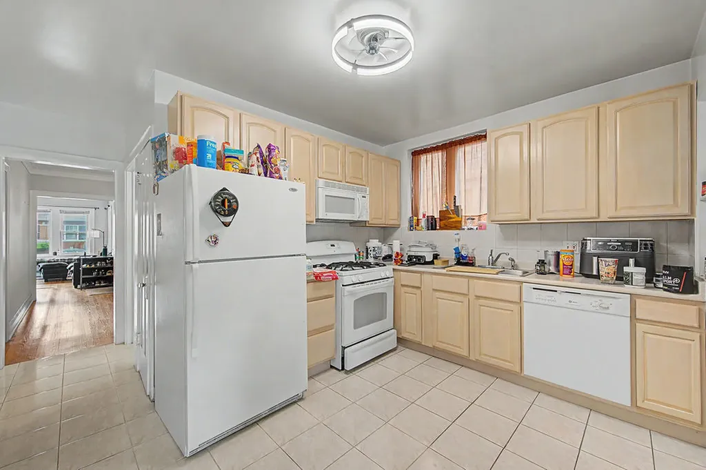 4450 North Mango Avenue Chicago IL 60630