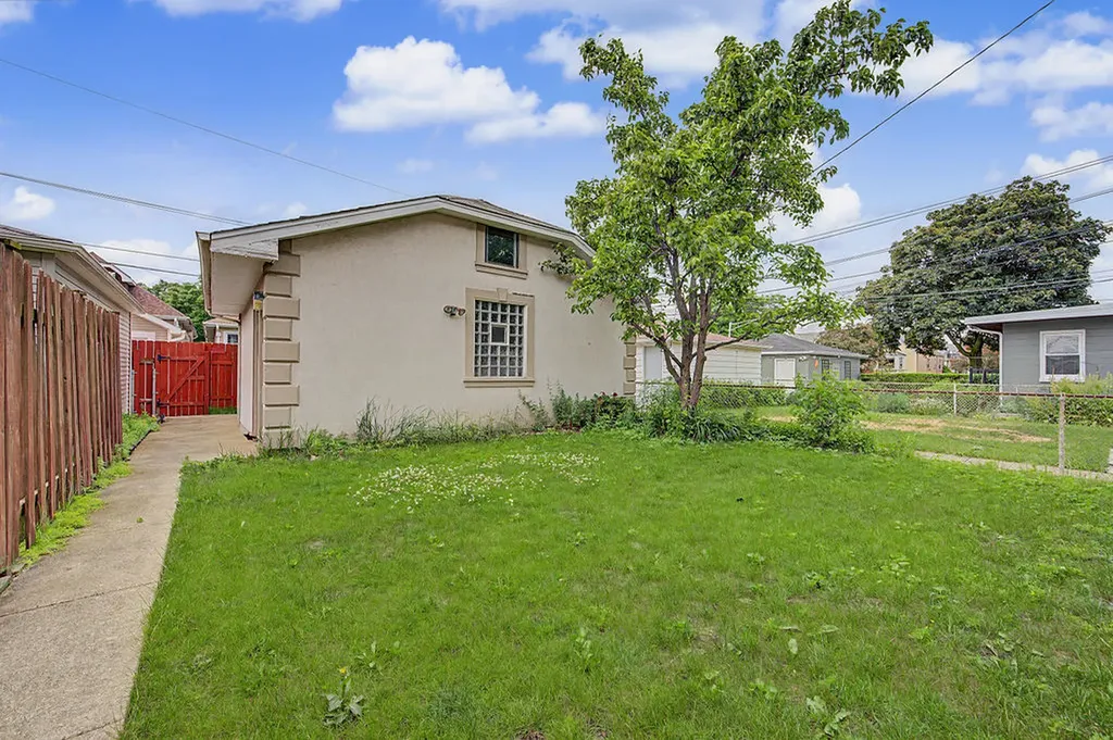 4450 North Mango Avenue Chicago IL 60630