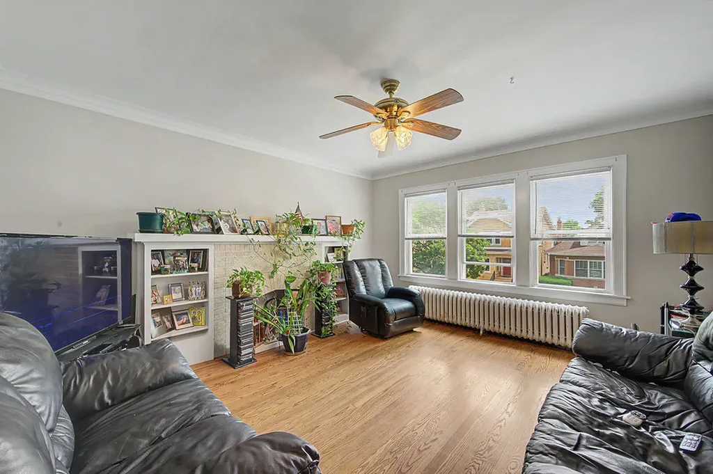 4450 North Mango Avenue Chicago IL 60630