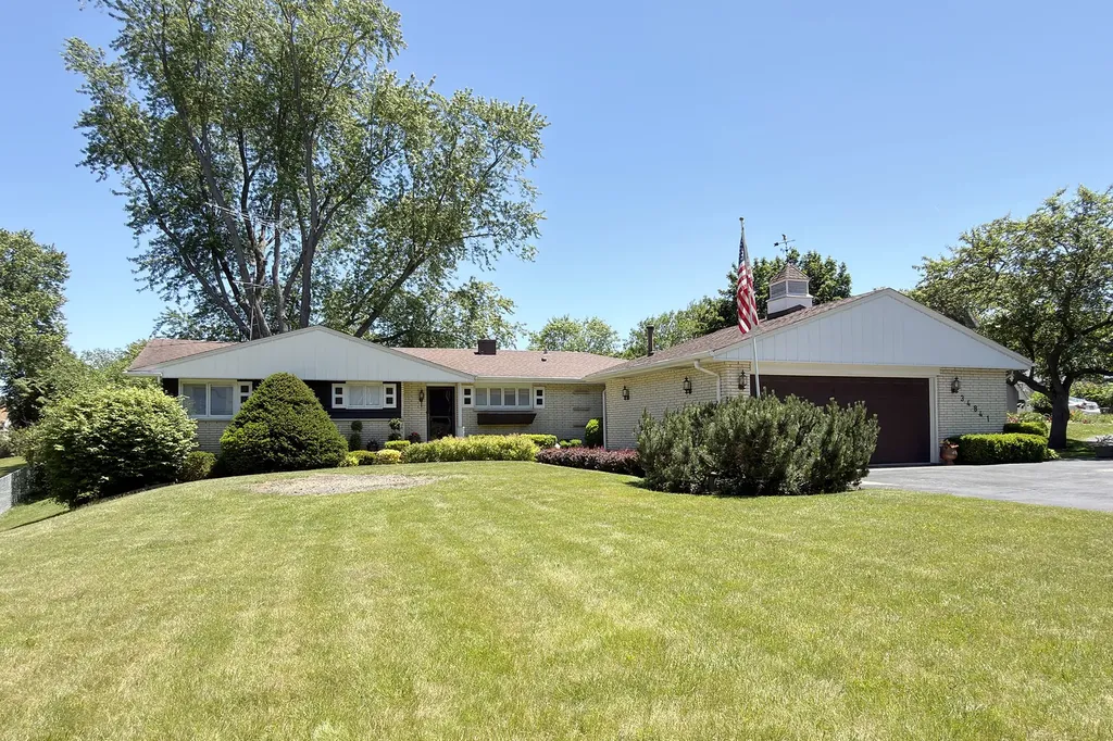 34841 North Leonard Avenue Ingleside IL 60041