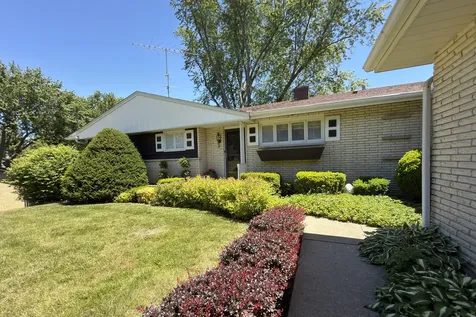 34841 North Leonard Avenue Ingleside IL 60041