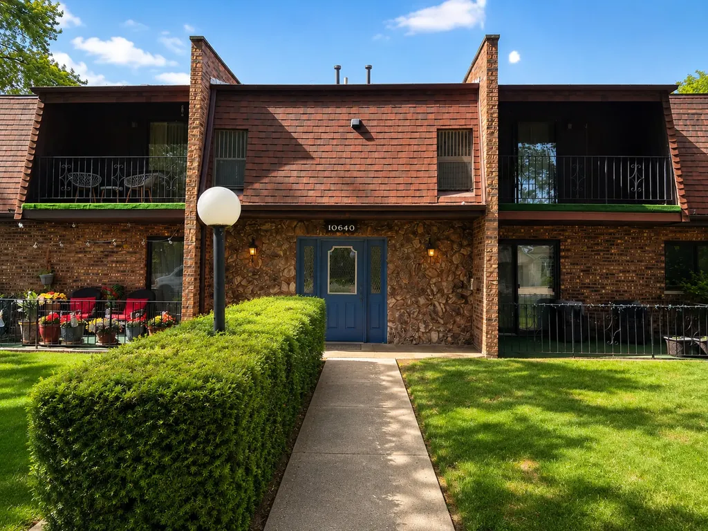 10640 South Brooklodge Lane Palos Hills IL 60465