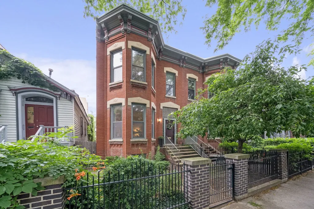 2110 North Dayton Street Chicago IL 60614