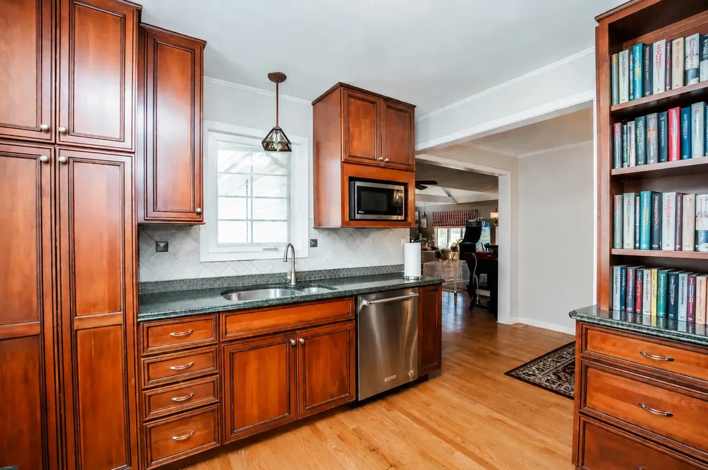 3912 West 107th Street Chicago IL 60655