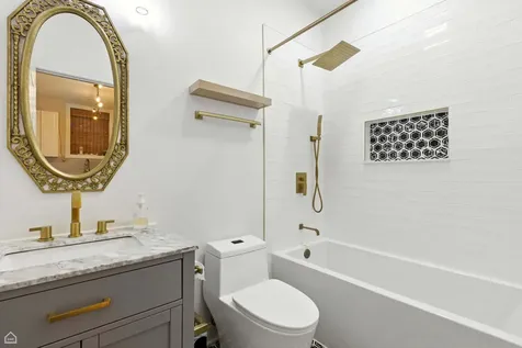 860 West Buckingham Place Chicago IL 60657