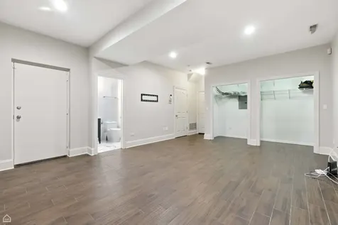 860 West Buckingham Place Chicago IL 60657