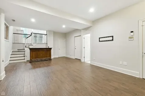 860 West Buckingham Place Chicago IL 60657