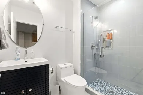 860 West Buckingham Place Chicago IL 60657