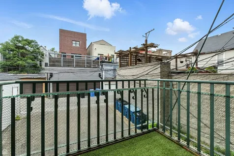 860 West Buckingham Place Chicago IL 60657