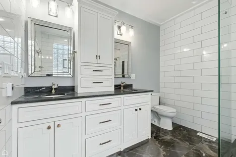 860 West Buckingham Place Chicago IL 60657