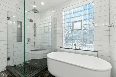 860 West Buckingham Place Chicago IL 60657