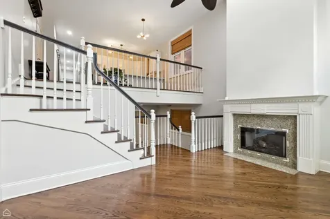 860 West Buckingham Place Chicago IL 60657