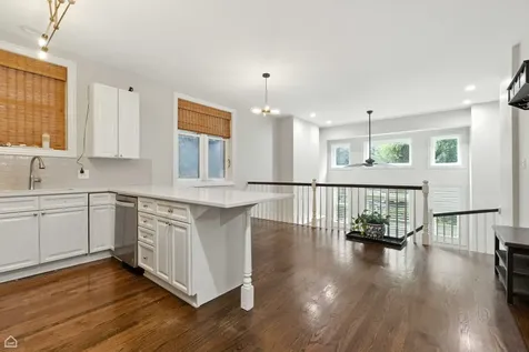 860 West Buckingham Place Chicago IL 60657