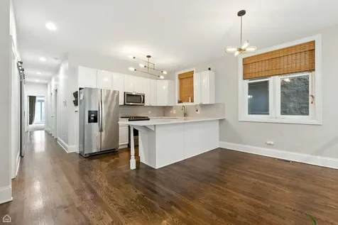 860 West Buckingham Place Chicago IL 60657