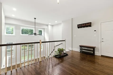 860 West Buckingham Place Chicago IL 60657