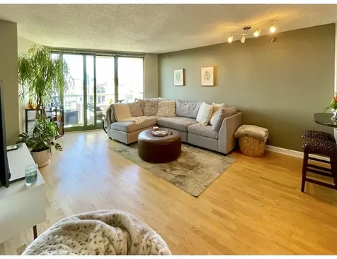 111 West Maple Street Chicago IL 60610