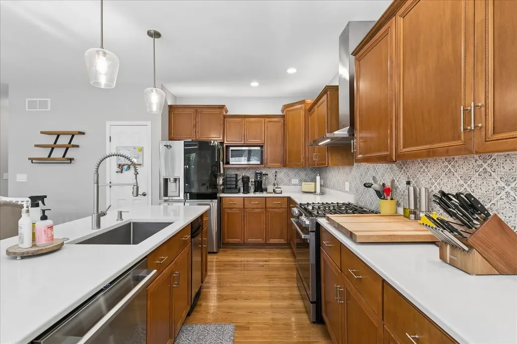 2717 Tanaga Basin New Lenox IL 60451