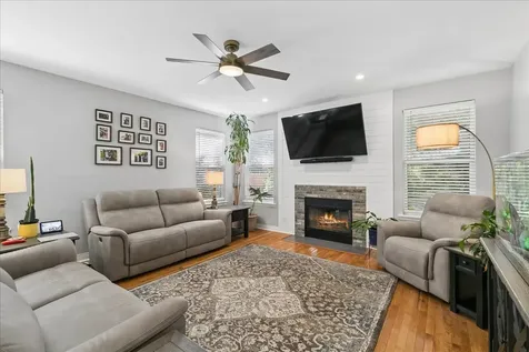 2717 Tanaga Basin New Lenox IL 60451