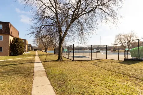 9446 Bay Colony Drive Des Plaines IL 60016