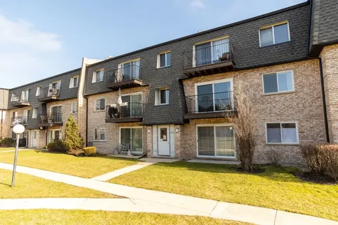 9446 Bay Colony Drive Des Plaines IL 60016