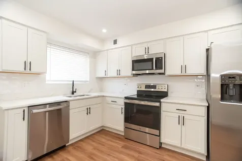 9446 Bay Colony Drive Des Plaines IL 60016