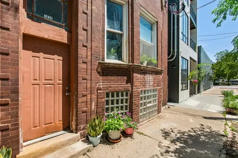 1630 West Melrose Street Chicago IL 60657