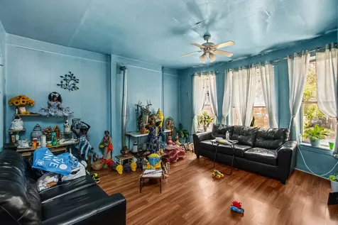 1630 West Melrose Street Chicago IL 60657