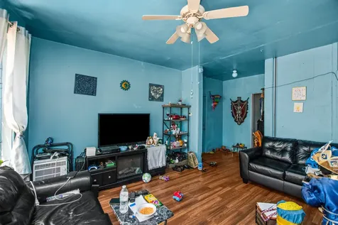 1630 West Melrose Street Chicago IL 60657